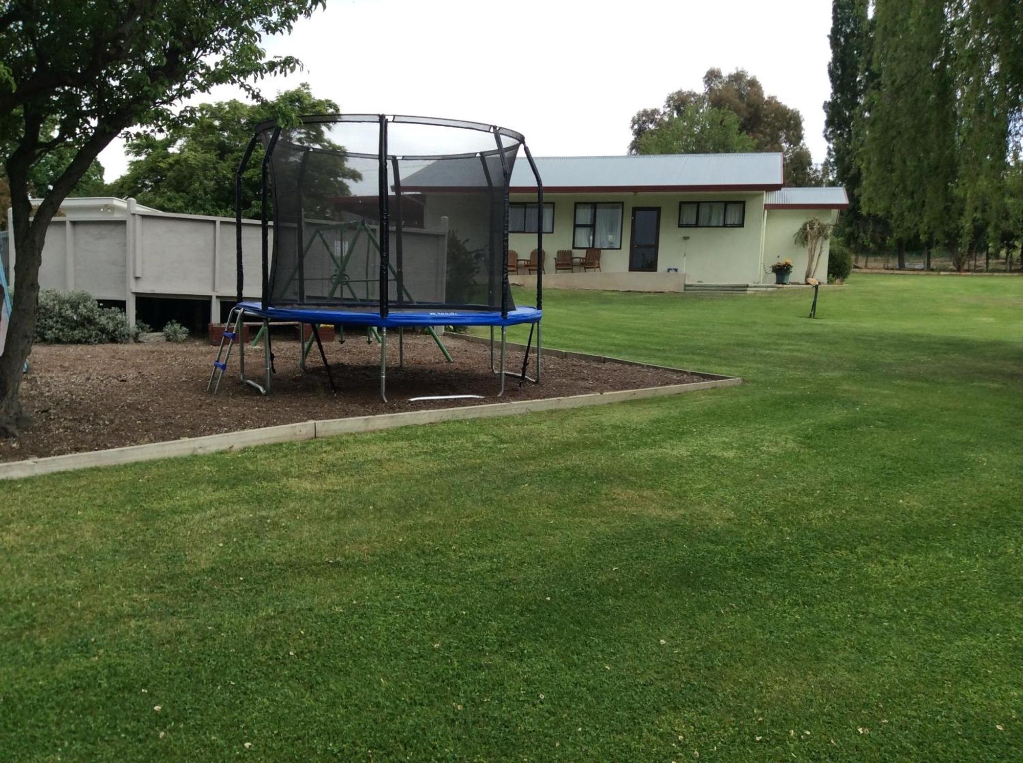 Alexandra Garden Court Motel Exterior photo